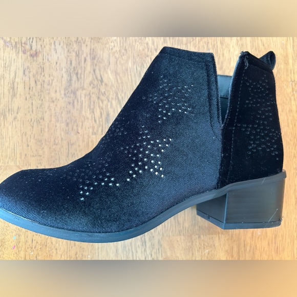 Yoku Black boots Women’s 6.5 black with Stars - Picture 3 of 6